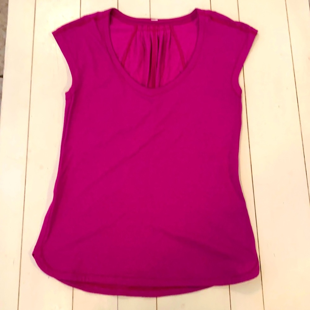 Lululemon exercise top. V neck, sleeveless.